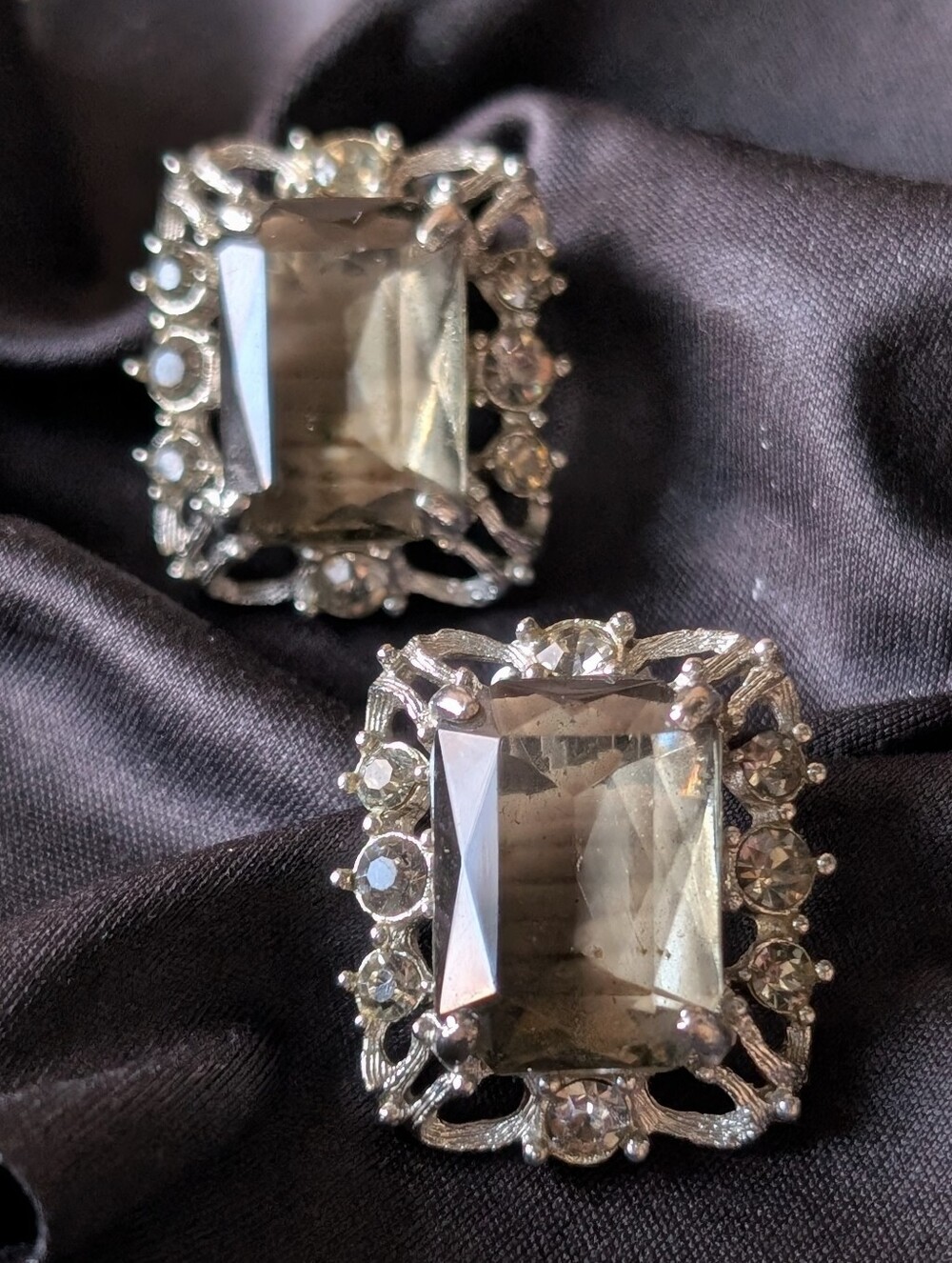 Sarah Coventry Celebrity Series Designer Signed Gray Glass Rhinestones Earrings